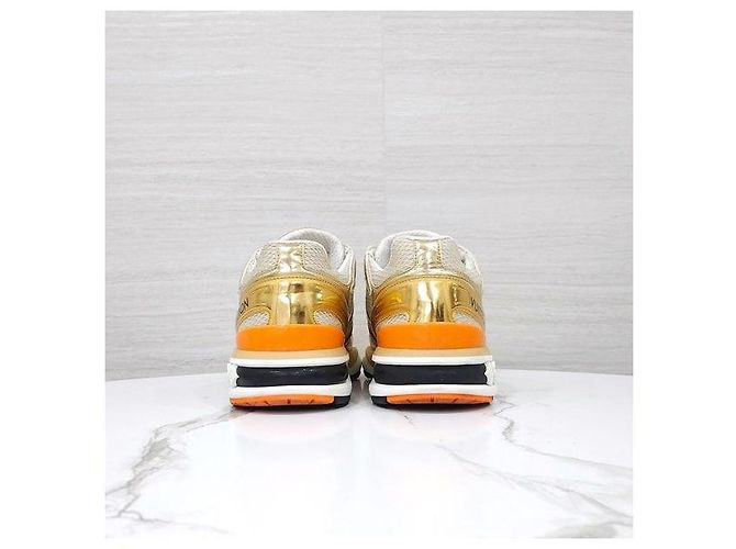 Louis Vuitton Sneakers Trail White Gold Edition - vista 3