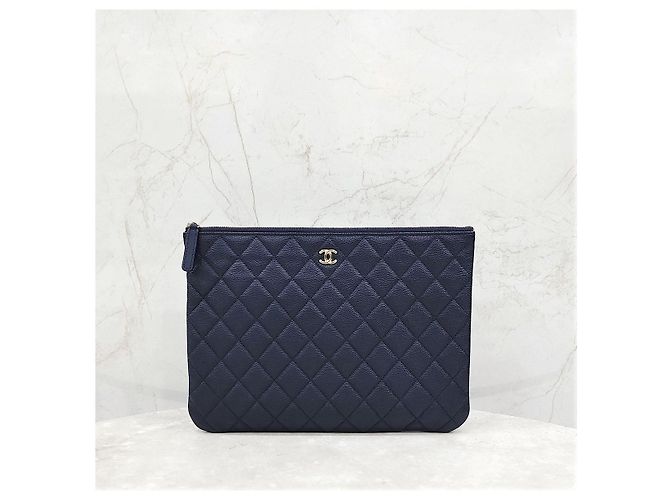 Chanel Classic New Medium Clutch Navy Gold-Plated Caviar - vista 9