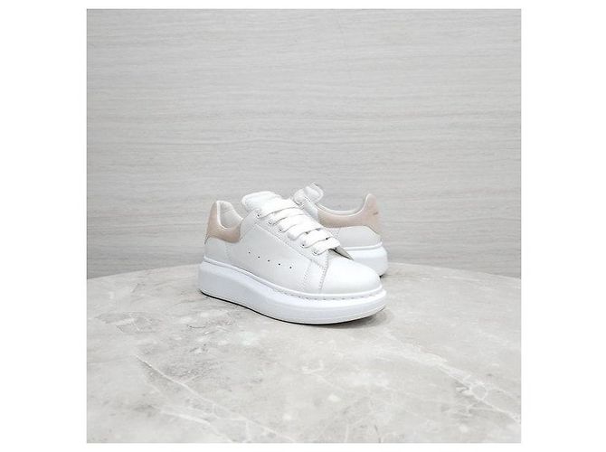 Alexander Mcqueen Sneakers White Pink Oversole - vista 3