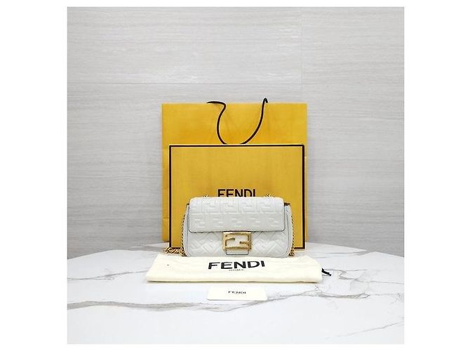 Fendi Borsa a spalla Baguette Chain Medium in pelle Nappa - vista 9