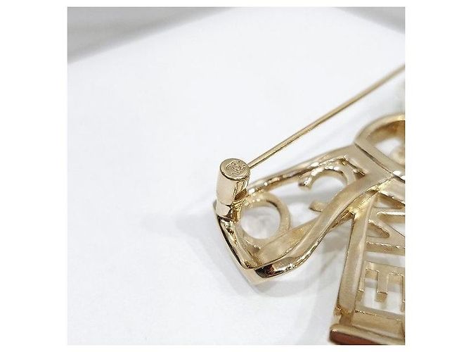 Chanel Spilla a fiocco di cristallo con logo a lettere - vista 3