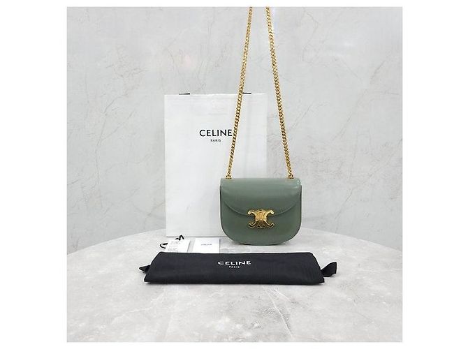 Céline Borsa a spalla con catena Kleia Versace - vista 10
