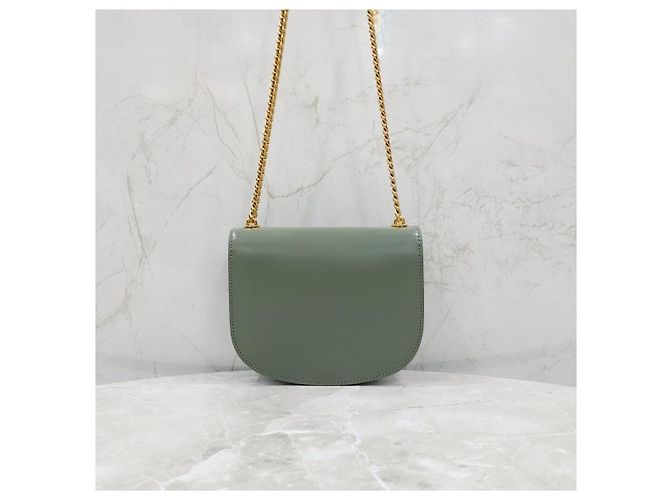 Céline Borsa a spalla con catena Kleia Versace - vista 13