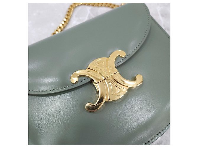 Céline Borsa a spalla con catena Kleia Versace - vista 15