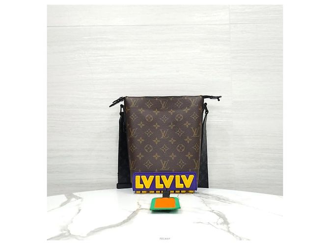 Louis Vuitton Borsa Messenger Rubber Cruiser Monogram Brown - vista 9
