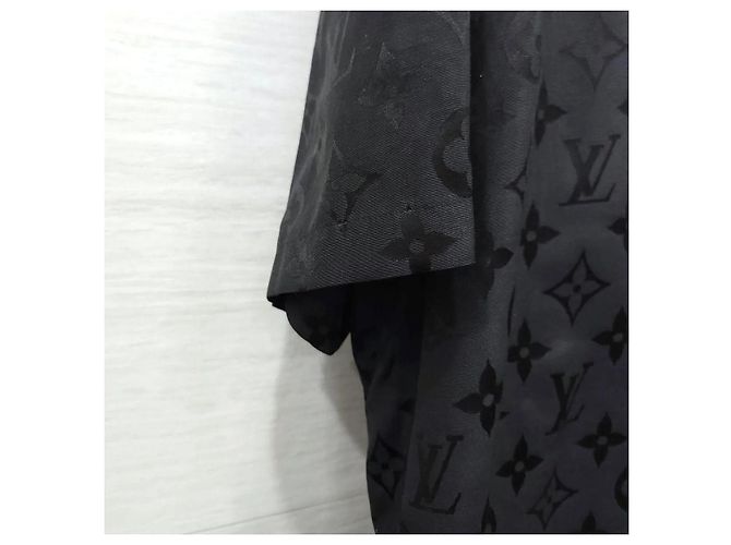 Louis Vuitton Kurzarmiges Seidenhemd mit Monogramm-Moiré-Jacquard - Ansicht 4