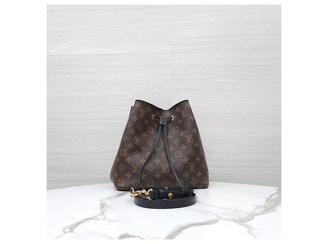 Néonoé Louis Vuitton Monogram NeoNoe MM Black - vista 10