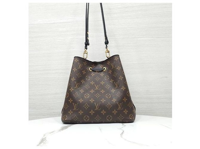 Néonoé Louis Vuitton Monogram NeoNoe MM Black - vista 3