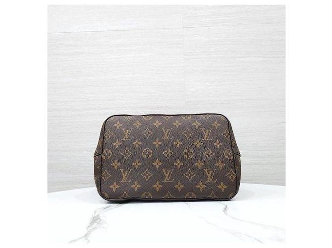 Néonoé Louis Vuitton Monogram NeoNoe MM Black - vista 8