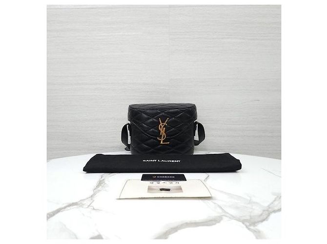 Autre Marque Bolsa Box de Pele de Cordeiro Acolchoada Preta e Dourada Bolsa de Ombro - vista 10