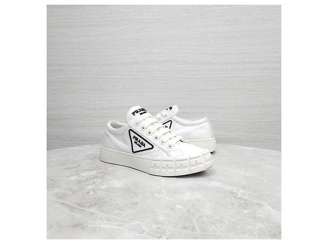 Prada Sneakers in gabardine bianca con logo Triangle - vista 3