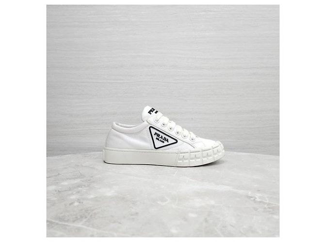 Prada Sneakers in gabardine bianca con logo Triangle - vista 5