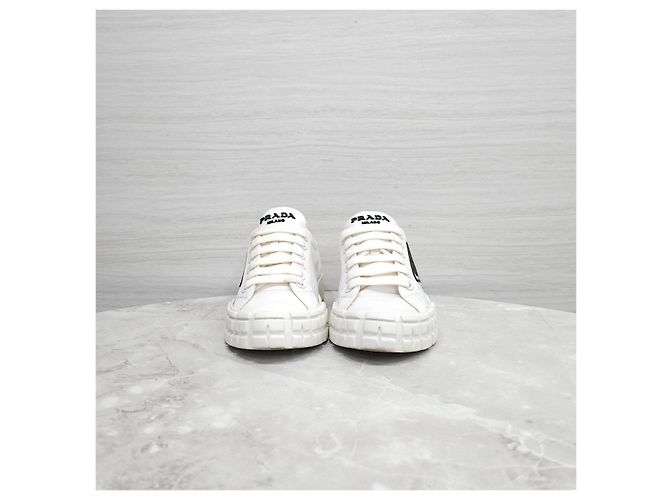 Prada Sneakers in gabardine bianca con logo Triangle - vista 7