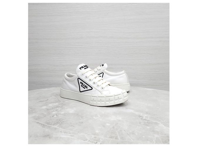 Prada Sneakers in gabardine bianca con logo Triangle - vista 8