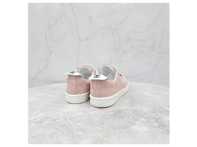 Chanel Rosa Wildleder-Sneaker mit Logo - Ansicht 5