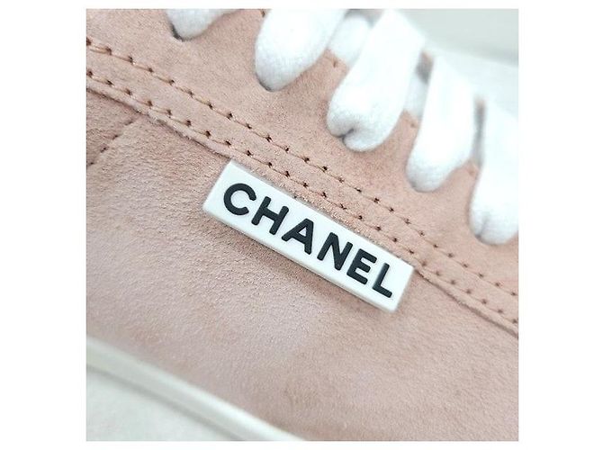 Chanel Rosa Wildleder-Sneaker mit Logo - Ansicht 7