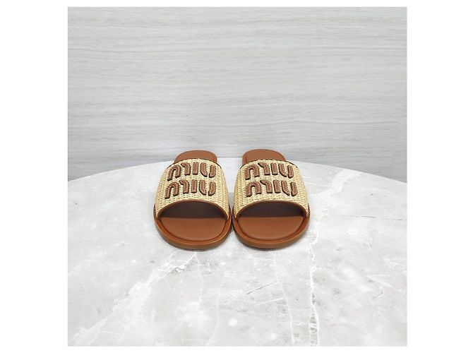 Miu Miu Sandali slide in rafia con logo - vista 10