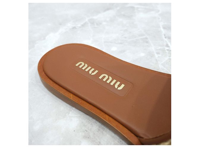 Miu Miu Sandali slide in rafia con logo - vista 15