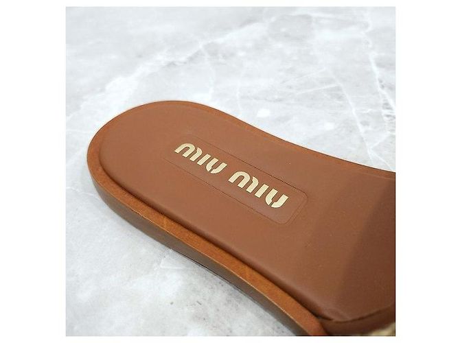 Miu Miu Sandali slide in rafia con logo - vista 7