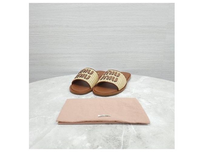 Miu Miu Sandali slide in rafia con logo - vista 8
