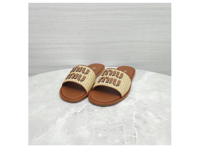 Miu Miu Sandali slide in rafia con logo - vista 9