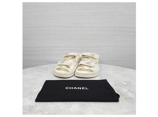 Chanel Sandali con Velcro in White - vista 8