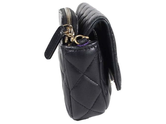 Chanel Mini Borsa a Tracolla in Pelle Nera Matelassé con Ciondoli - vista 2