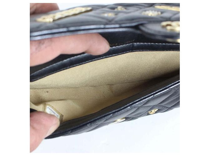 Chanel Mini Borsa a Tracolla in Pelle Nera Matelassé con Ciondoli - vista 6