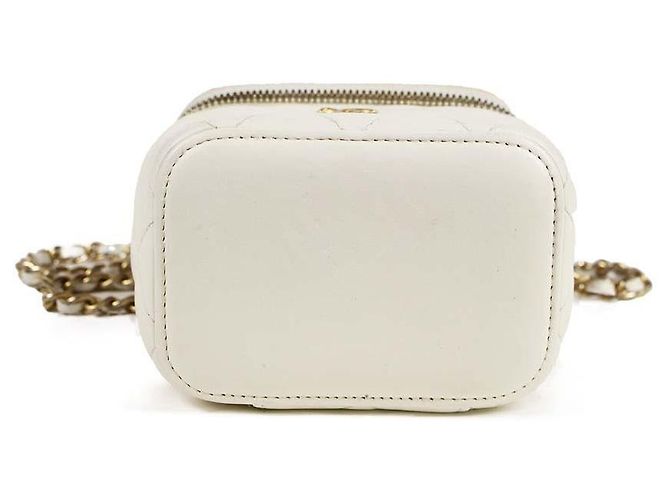Mini Borsa Vanity Chanel in Pelle Matelassé Bianca - vista 4