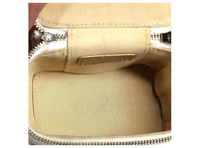 Mini Borsa Vanity Chanel in Pelle Matelassé Bianca - vista 6