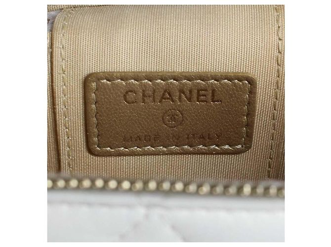 Mini Borsa Vanity Chanel in Pelle Matelassé Bianca - vista 7