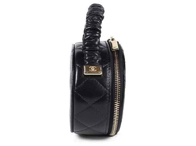 Chanel Vanity Case Rotondo in Pelle Matelassé Nera - vista 2