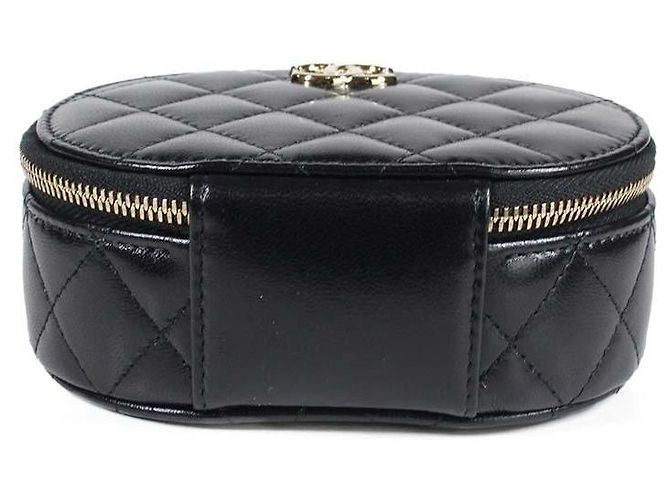 Chanel Vanity Case Rotondo in Pelle Matelassé Nera - vista 4