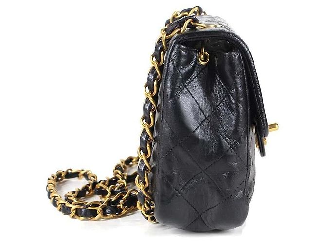 Chanel Mini Flap Bag pelle nera matelassé - vista 2