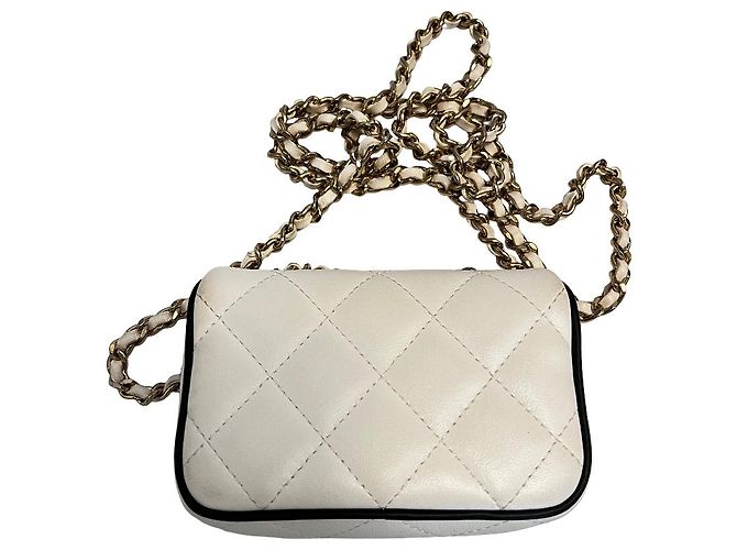 Chanel Square Resin Chain Flap Quilted Lambskin Mini - vista 2