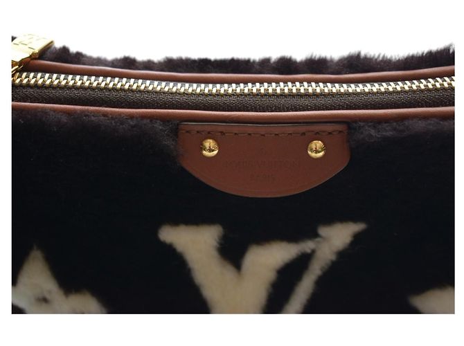 Louis Vuitton Pochette Rabat Shearling Monogram Marrone - vista 11