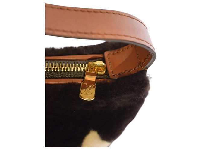 Louis Vuitton Pochette Rabat Shearling Monogram Marrone - vista 12
