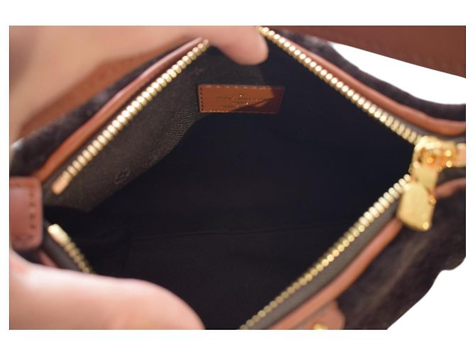 Louis Vuitton Pochette Rabat Shearling Monogram Marrone - vista 14