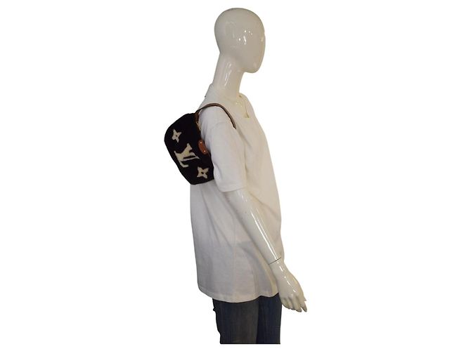 Louis Vuitton Pochette Rabat Shearling Monogram Marrone - vista 17