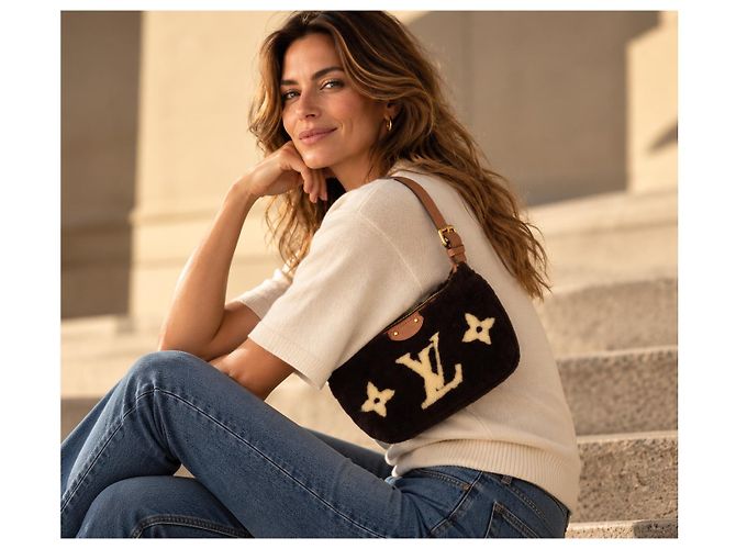 Louis Vuitton Pochette Rabat Shearling Monogram Marrone - vista 18