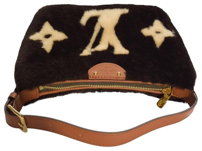 Louis Vuitton Pochette Rabat Shearling Monogram Marrone - vista 5
