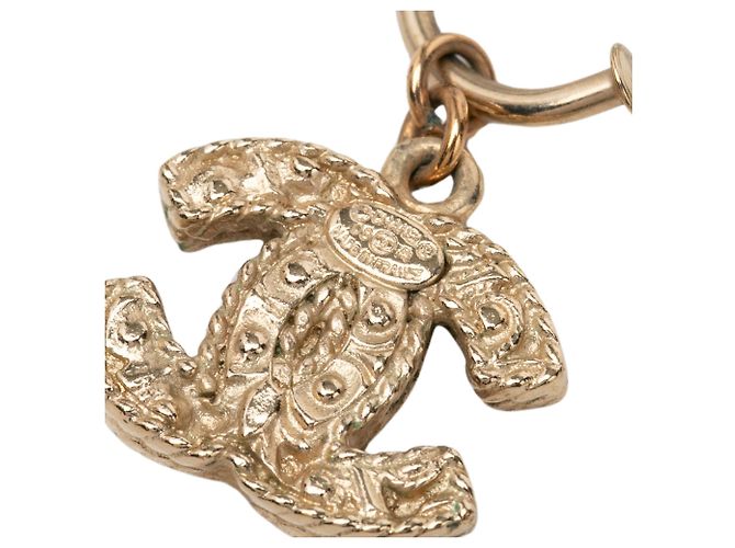 Orecchini a cerchio pendenti testurizzati Chanel CC placcati oro - vista 3