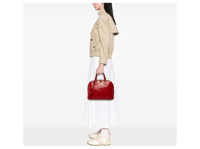 Borsa a mano Louis Vuitton Monogram Vernis Alma PM rossa - vista 6