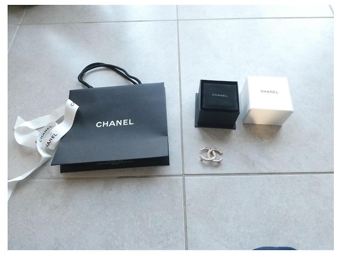 Chanel Spilla CC in Metallo Dorato - vista 8