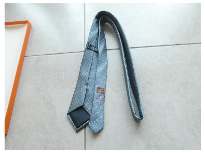 Hermès cravatta in seta blu motivo H - vista 11