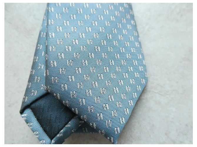Hermès cravatta in seta blu motivo H - vista 3