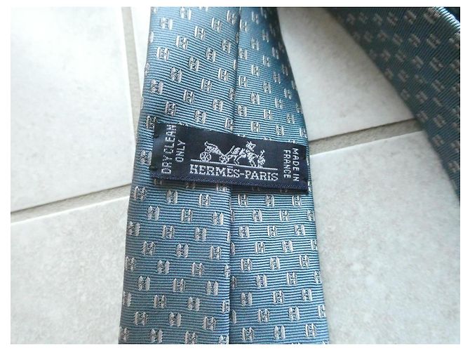 Hermès cravatta in seta blu motivo H - vista 6