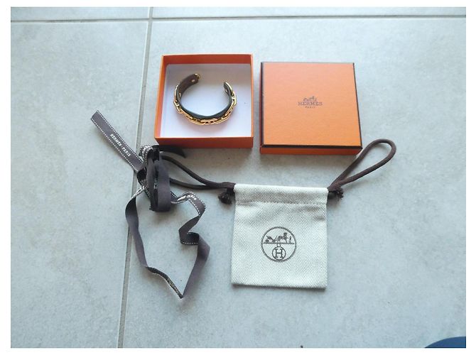 Hermès Bracciale in Pelle e Catena Dorata - vista 2