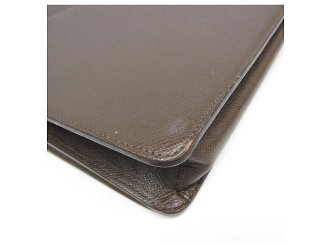 Louis Vuitton Robusto 1 Taiga Leather - vista 6