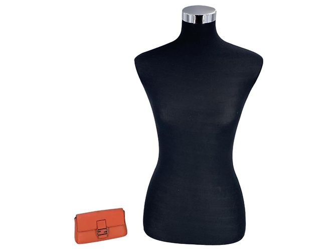 Fendi Borsa a tracolla Micro Baguette in pelle arancione con catena - vista 2